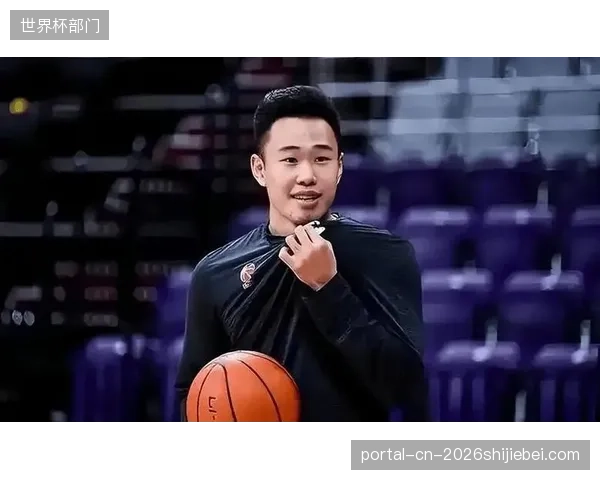 贺希宁与外援史密斯双核驱动，深圳队从无缘季后赛到跻身常规赛三甲。